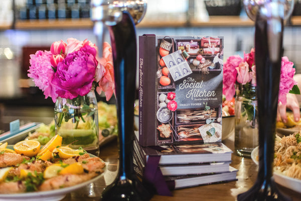 The Social Kitchen Book sounded by flowers and hors d'oeuvres.
