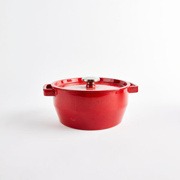 Red pyrex casserole dish.