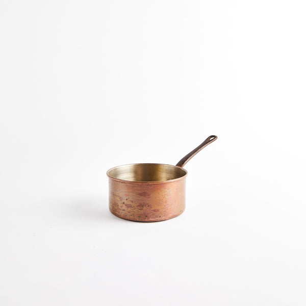 Copper pan with handle.