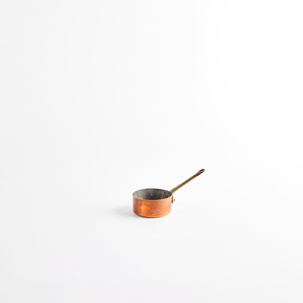 Copper pan with handle.