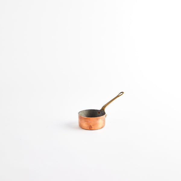 Copper pan with handle.