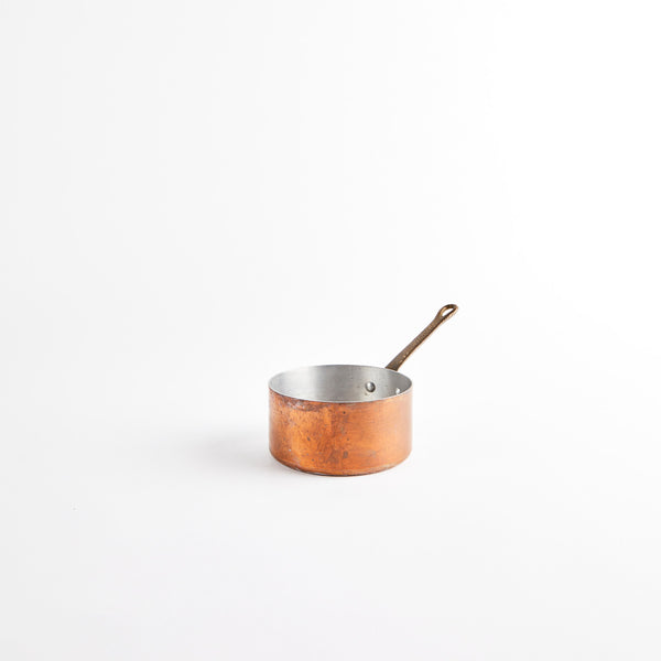 Copper pan with handle.