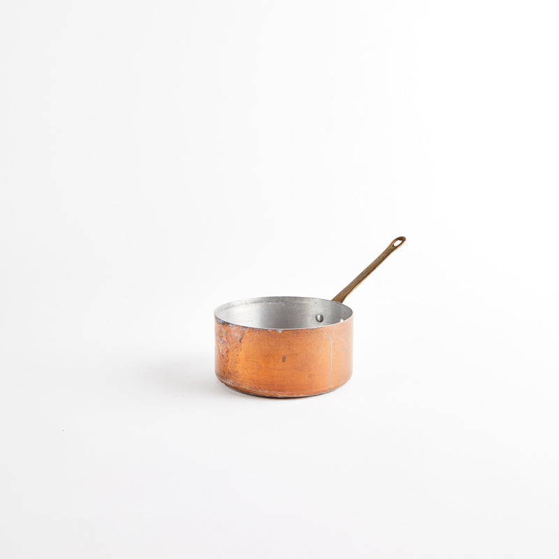 Copper pan with handle.