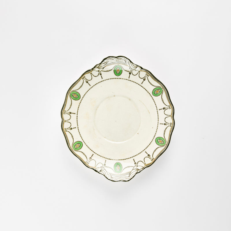 White and green detail plate.