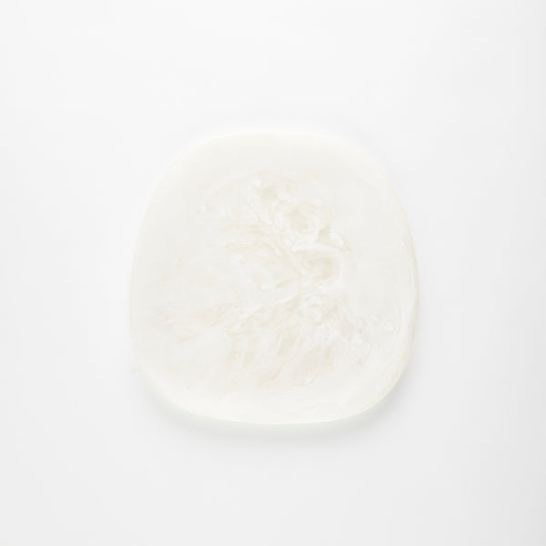 White resin platter.