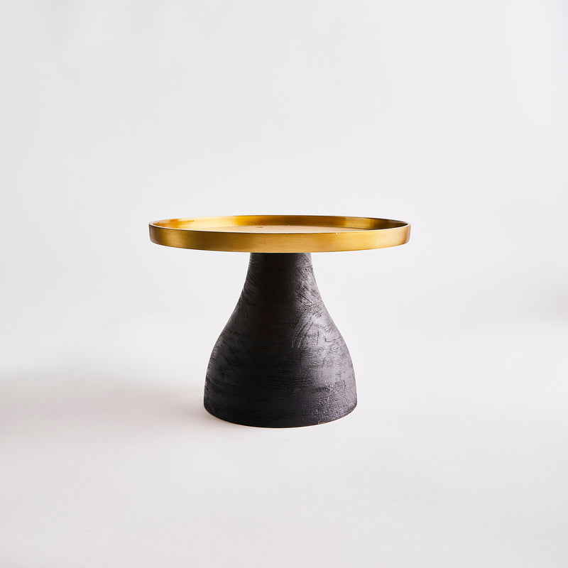 Gold top cake stand with black base.