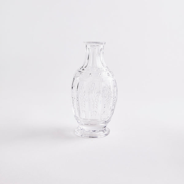 Clear glass decanter. 