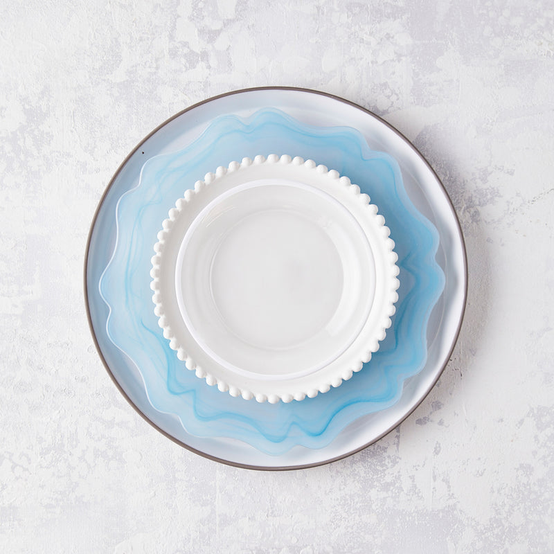 White and blue mixed plate set. 