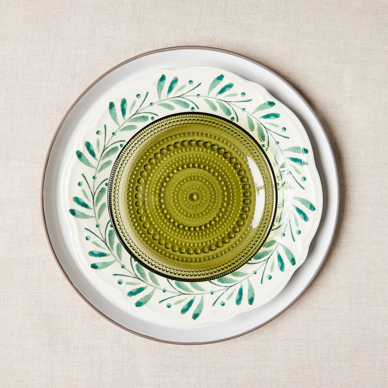 White and green mixed plate set.