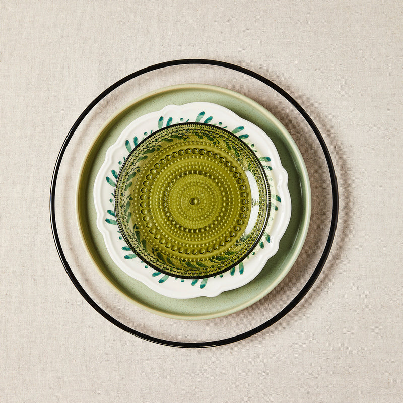 White, green and clear black rim mixed plate set.