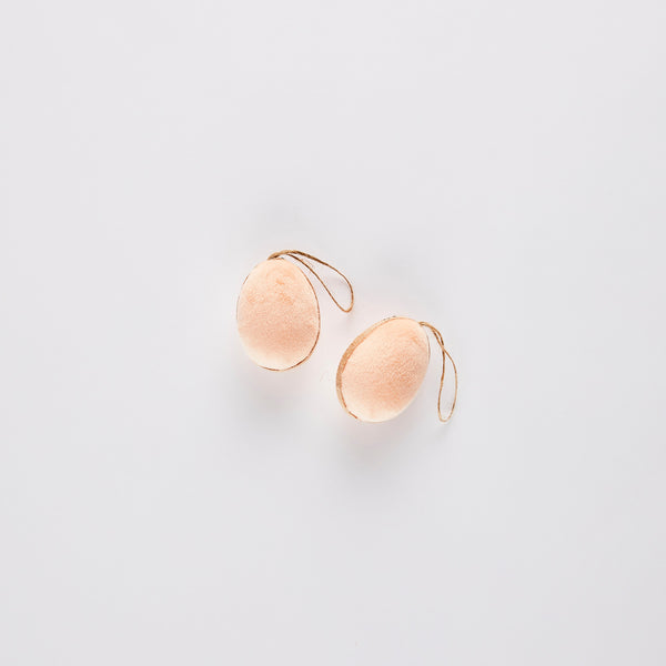 Peach velvet egg decoration.