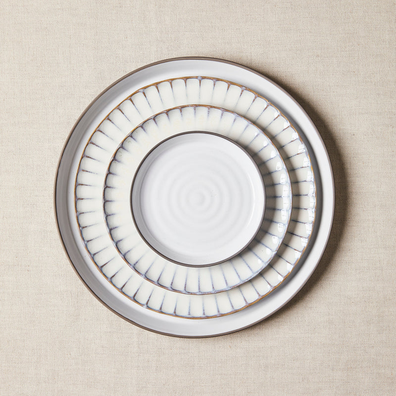 White with detailing mixed plate set.