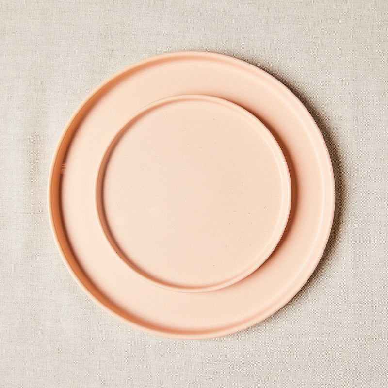 Pastel peach lipped edge plate set.