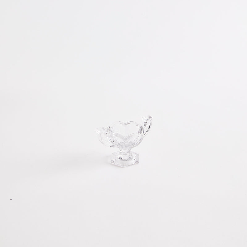 Clear pinch pot with handles. 