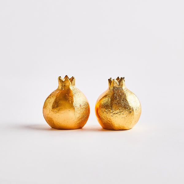 Gold pomegranate shakers.